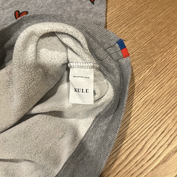 ❤️ Kule - The Oversized Hearts Sweatshirt in Heather Grey ❤️ - Picture 5 of 8